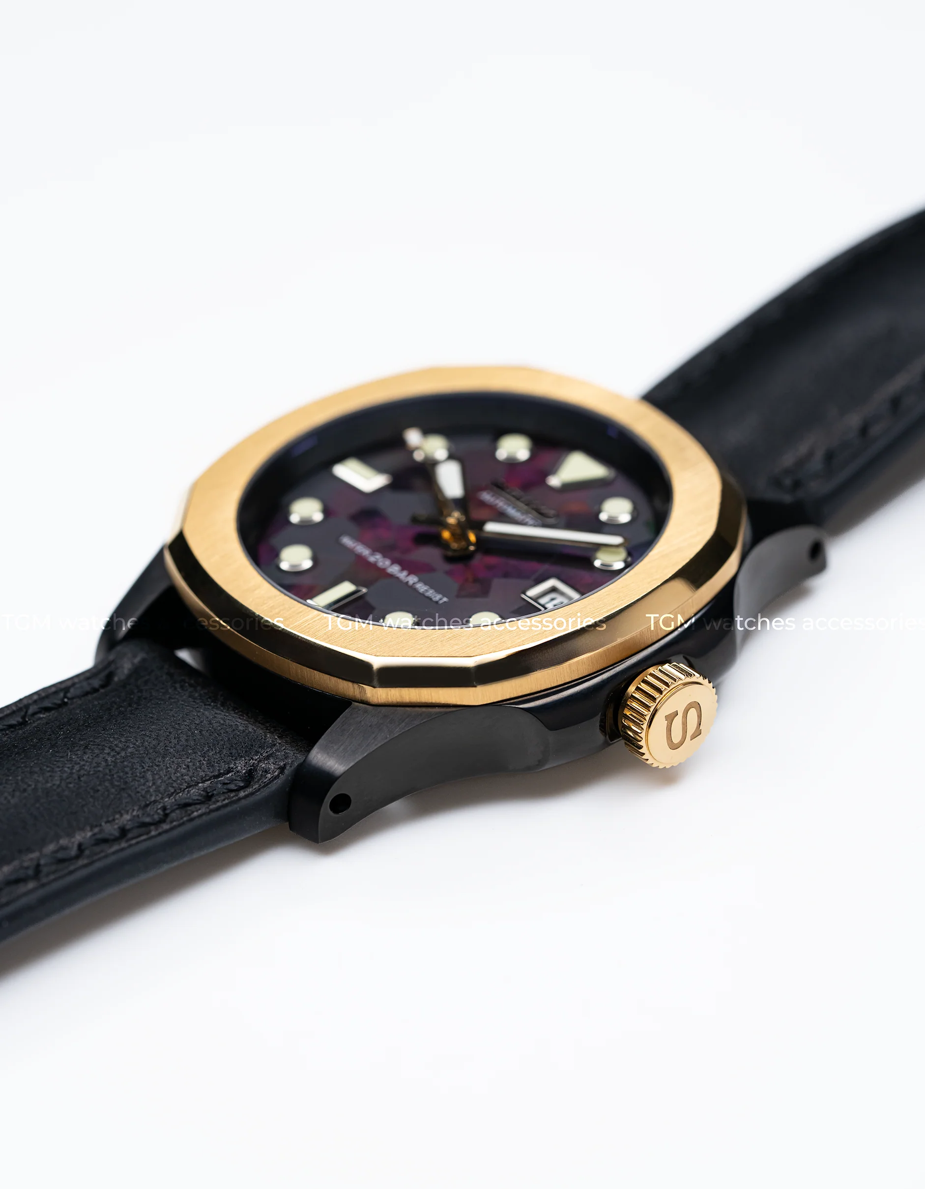 MODEL . 01L - Image 4