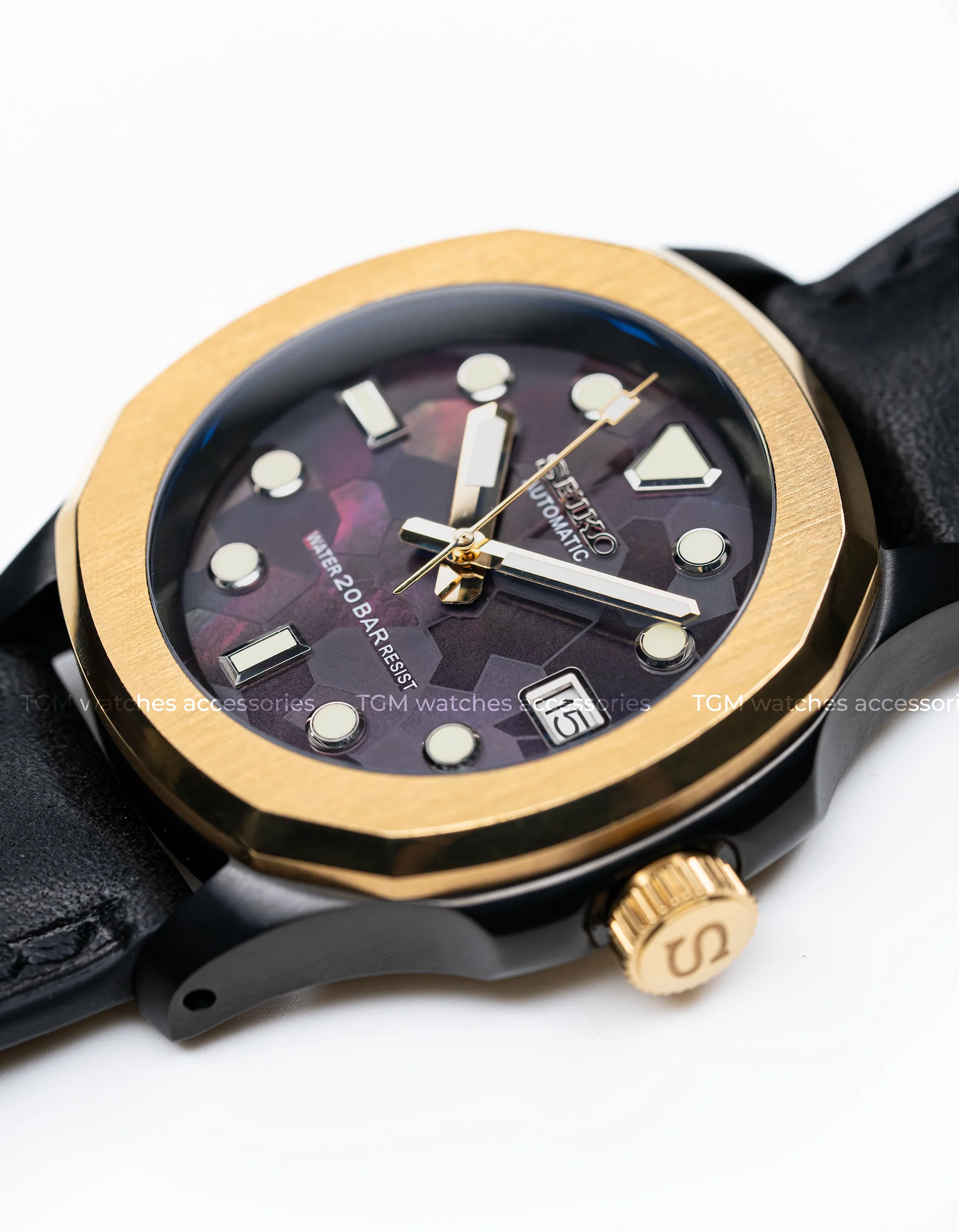 MODEL . 01L - Image 5