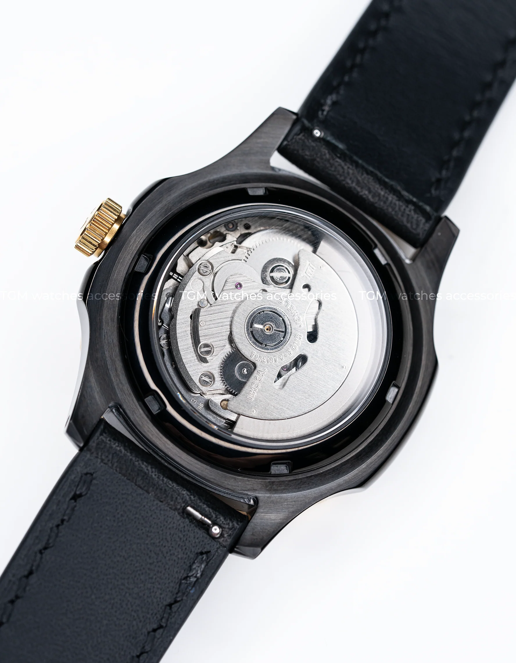 MODEL . 01L - Image 6