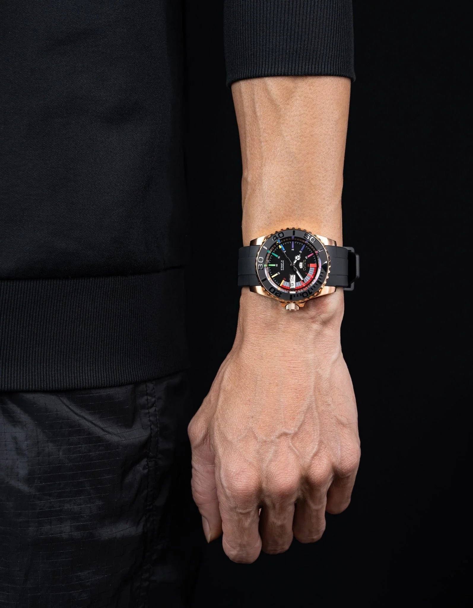 MODEL . 129R - Image 4