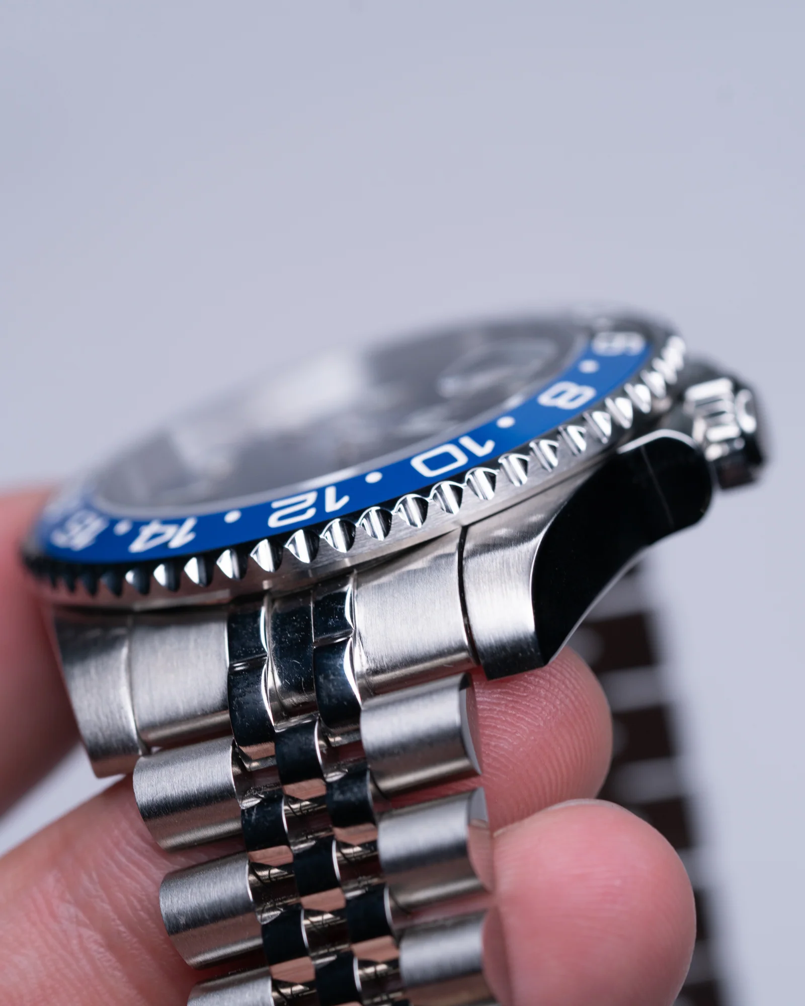 MODEL . 32S - Image 4