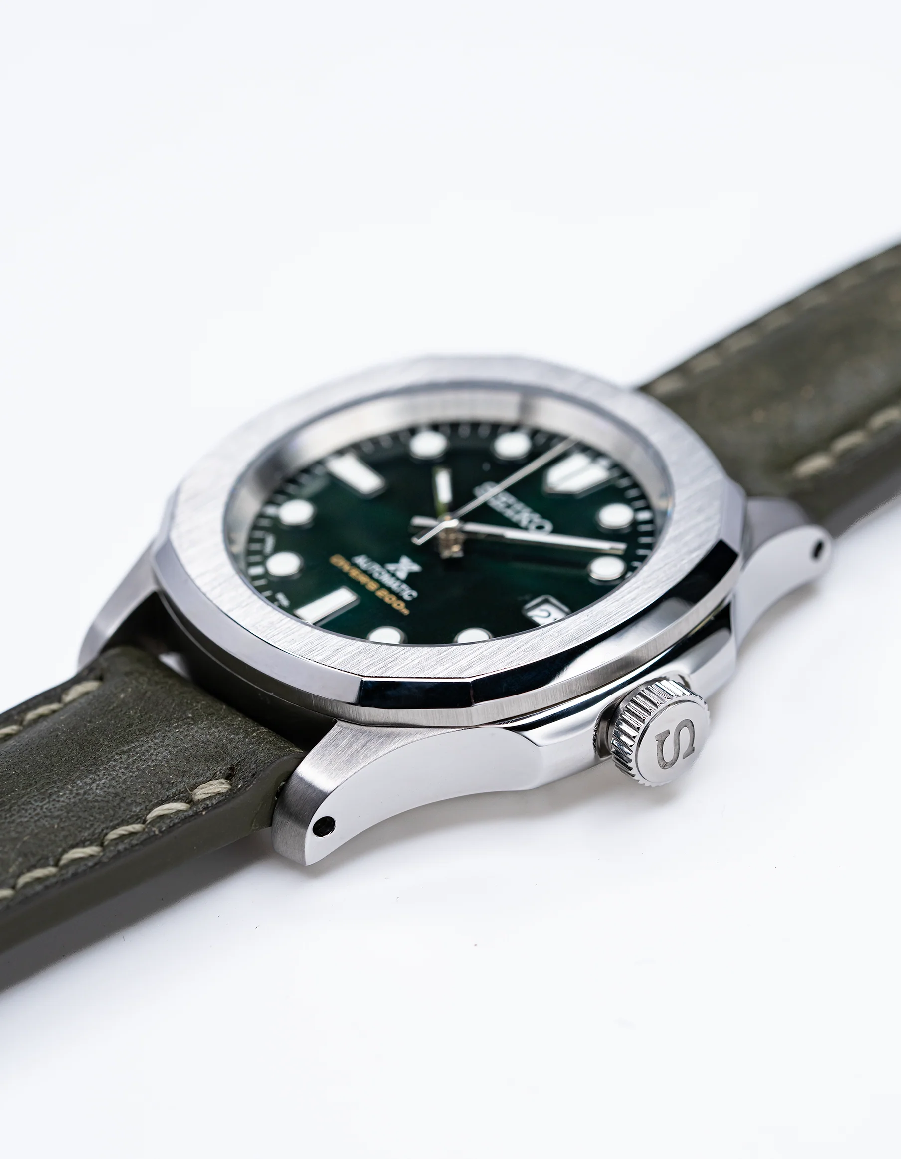 MODEL . 70L - Image 4