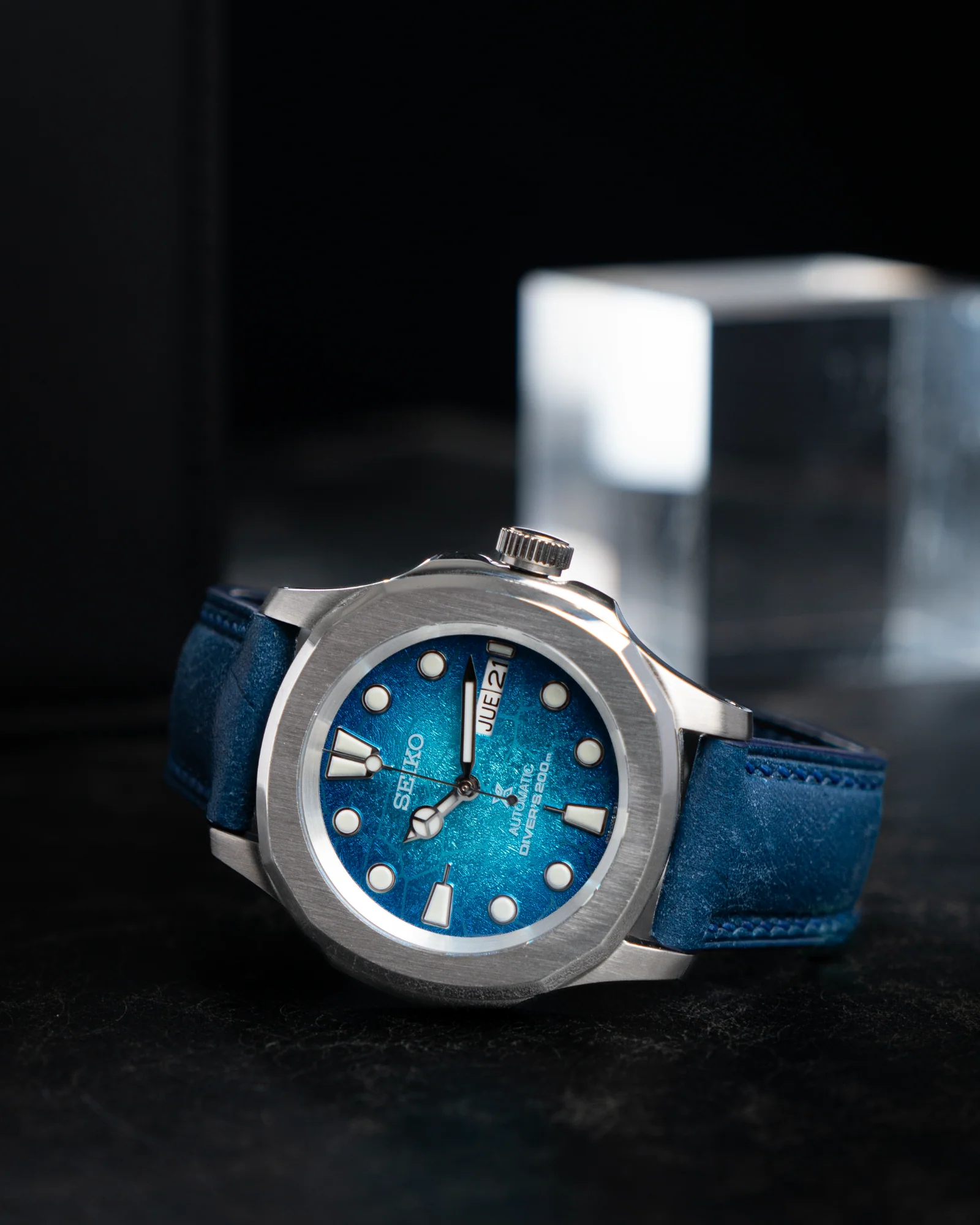 MODEL . 71L - Image 4
