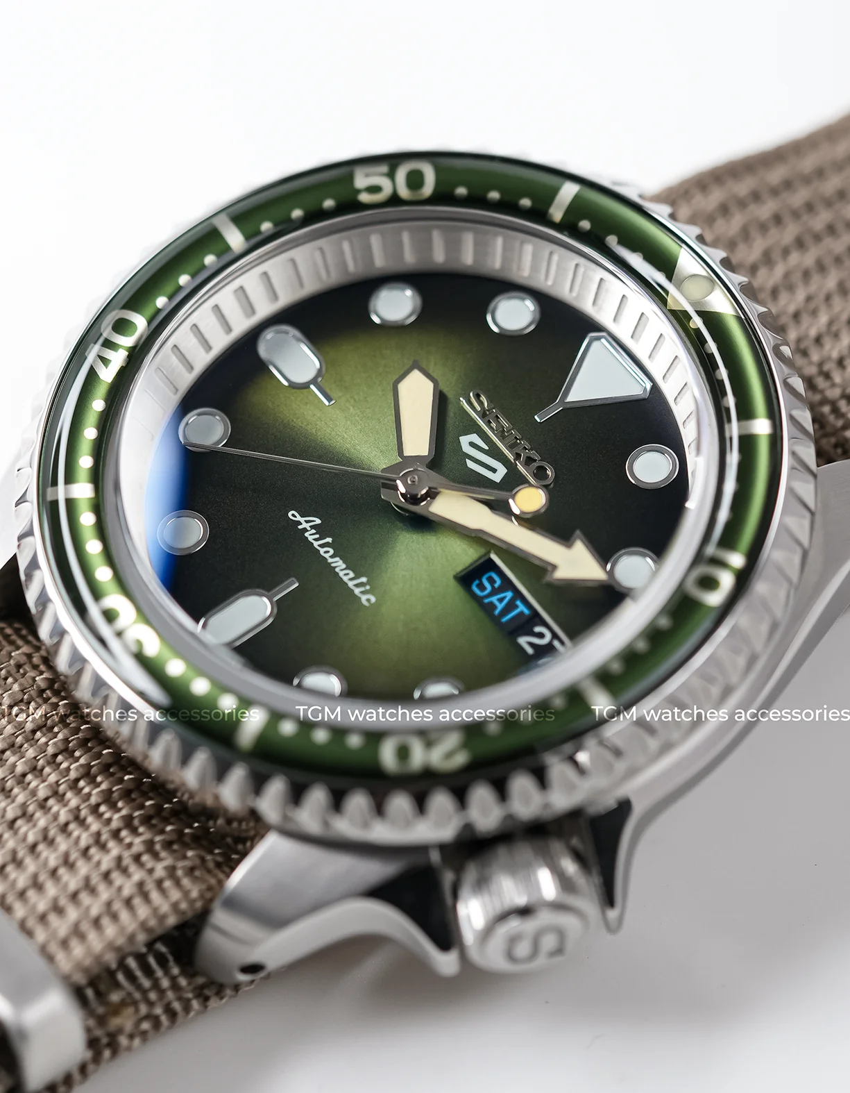 MODEL . 01N - Image 3