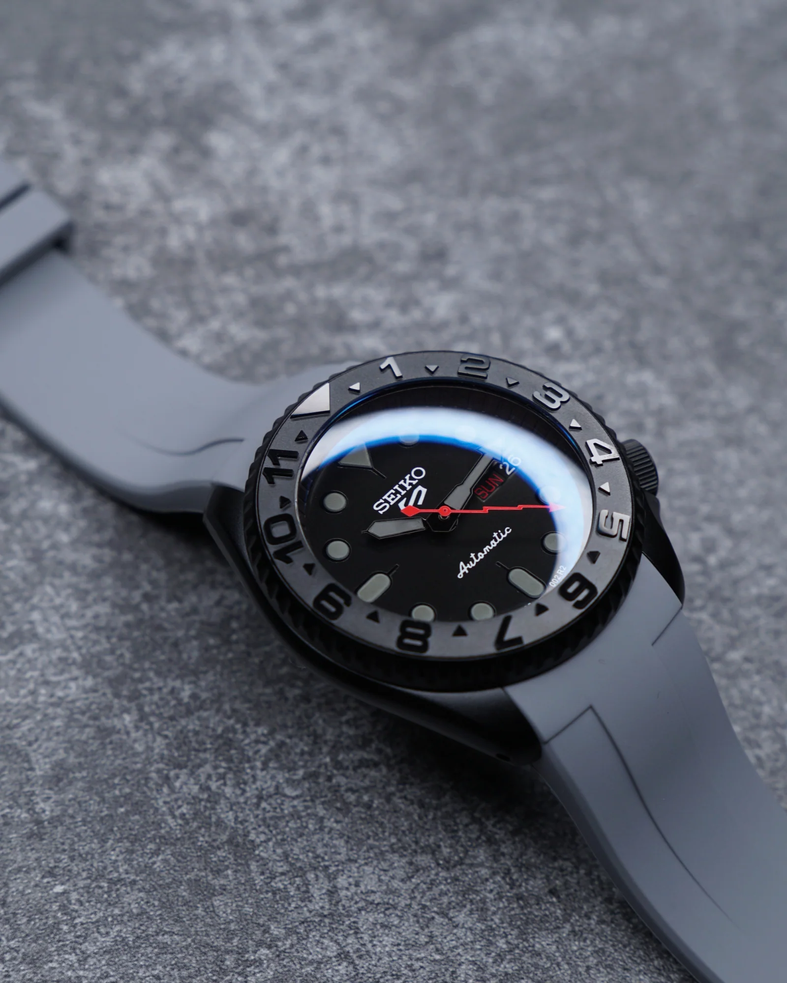 MODEL . 09R - Image 4