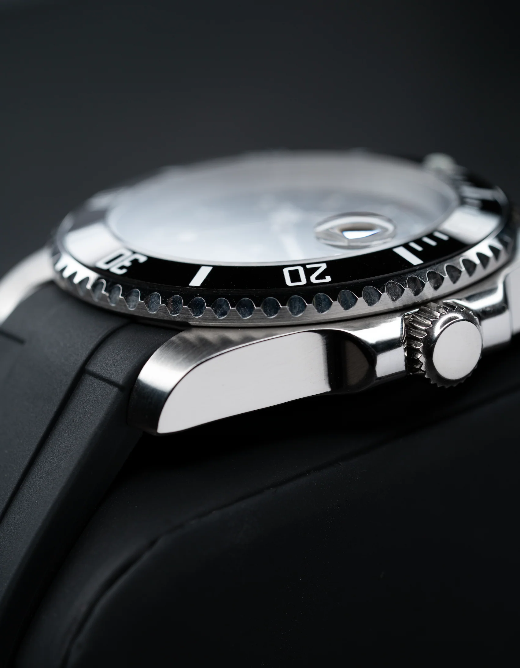 MODEL . 107R - Image 4