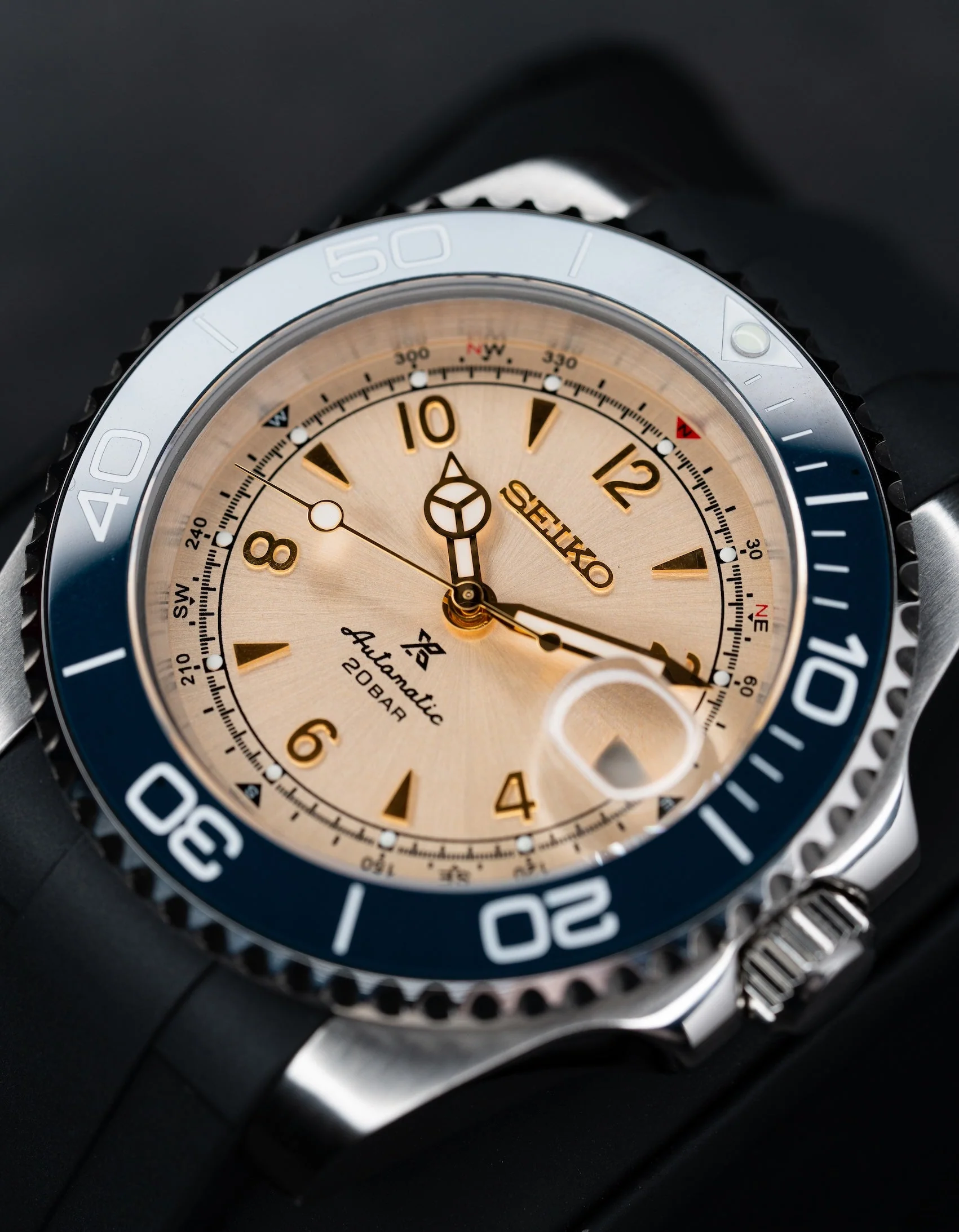 MODEL . 108L - Image 3