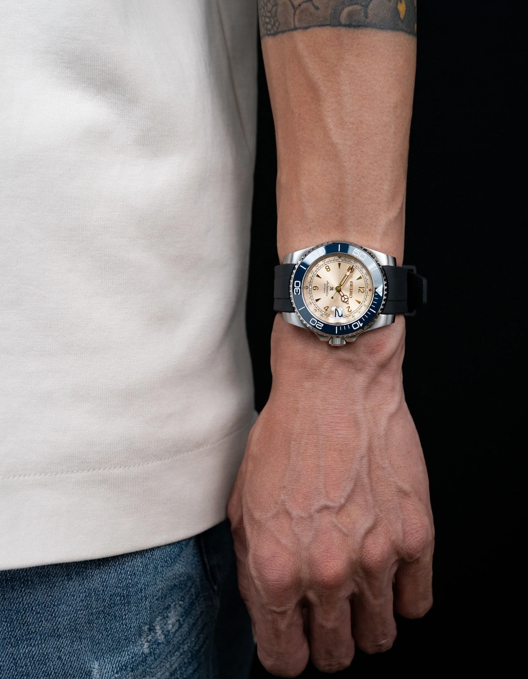 MODEL . 108L - Image 5