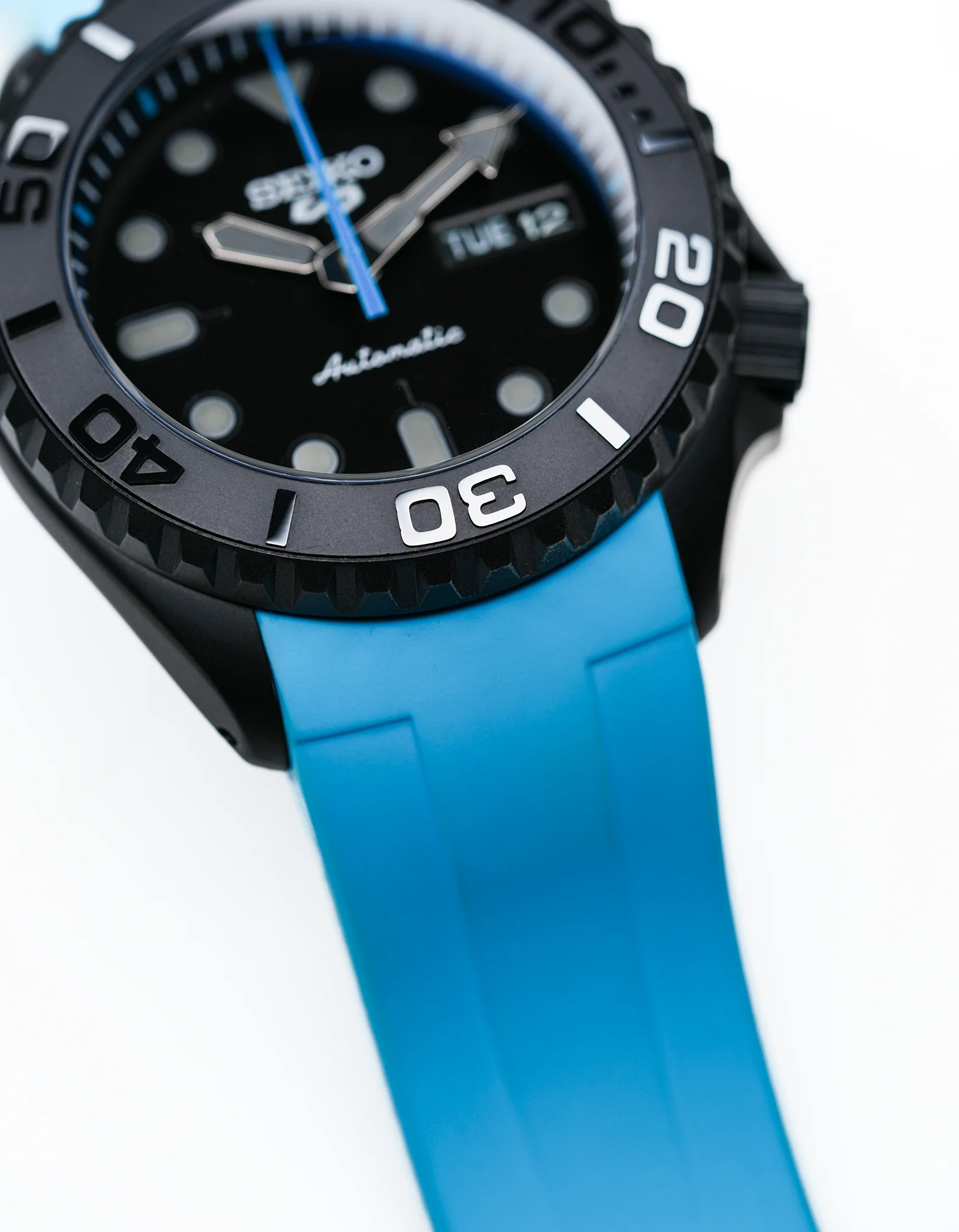 MODEL . 11R - Image 5
