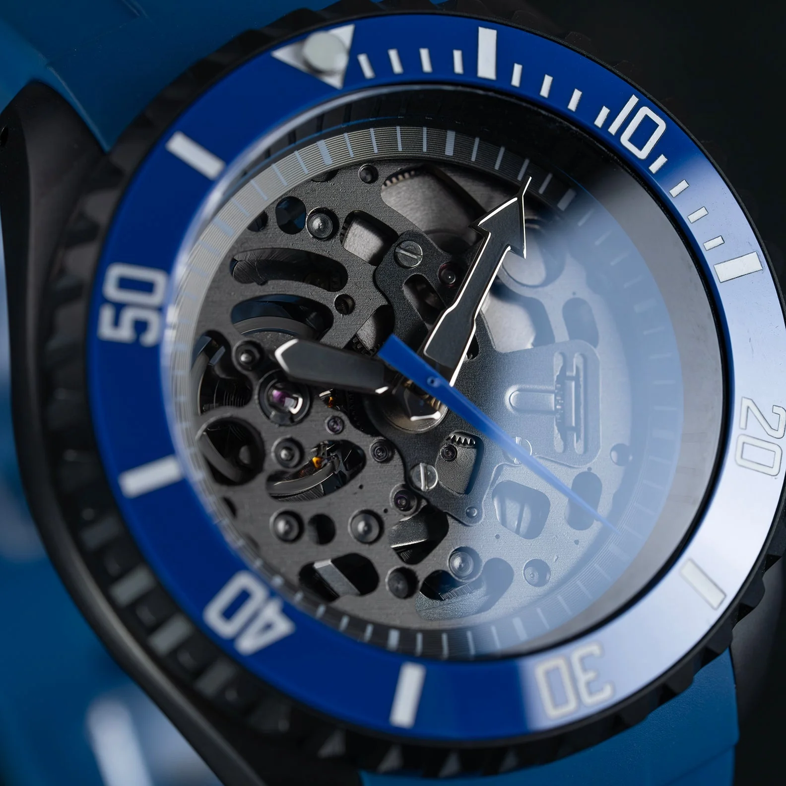 MODEL . 124R - Image 6