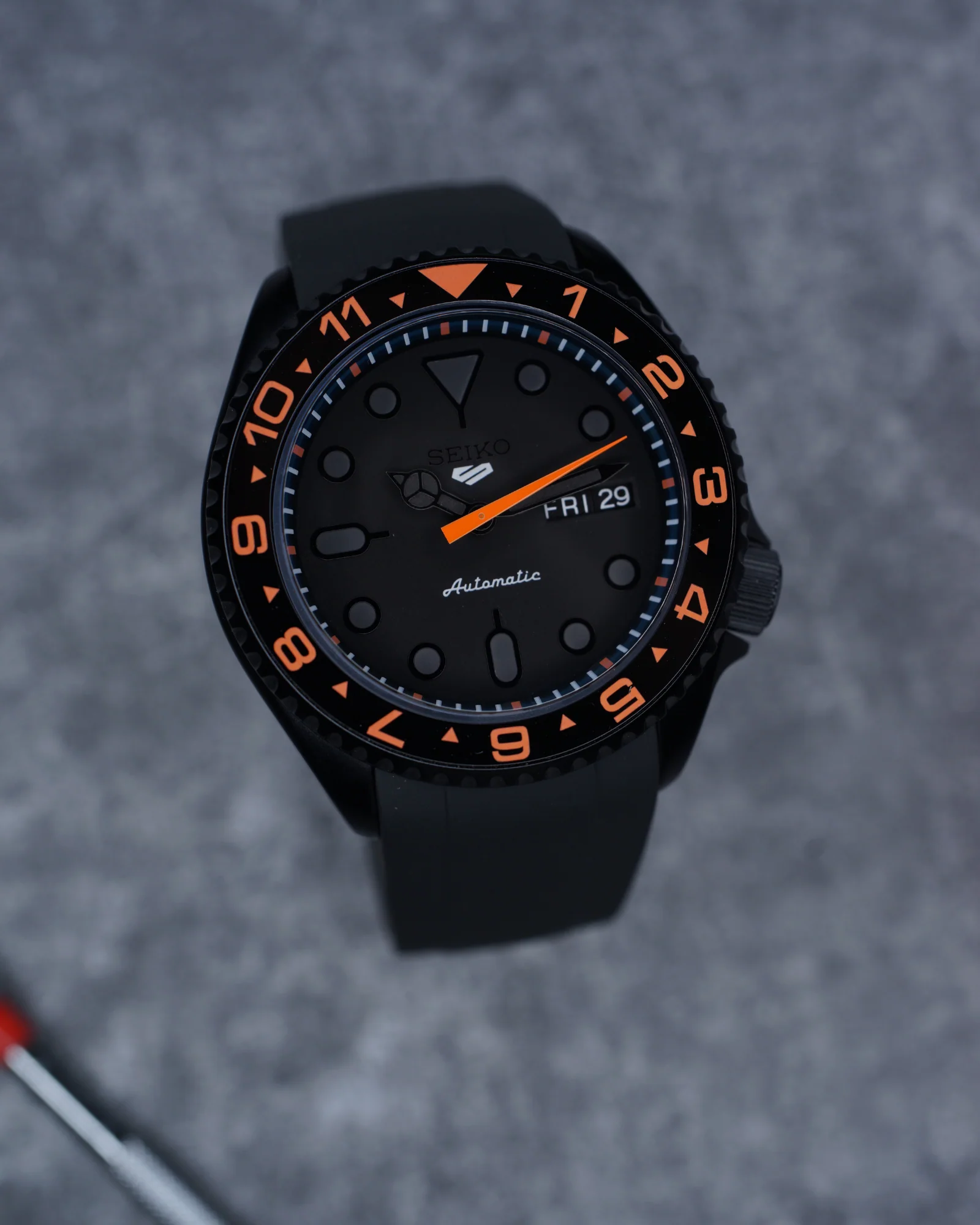 MODEL . 17R - Image 4