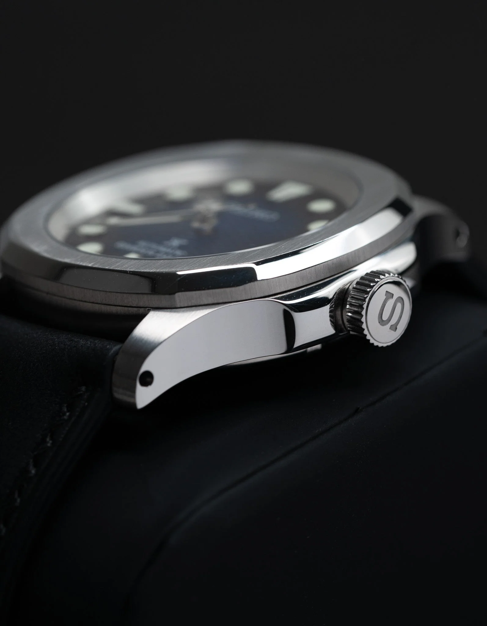 MODEL . 104L - Image 3