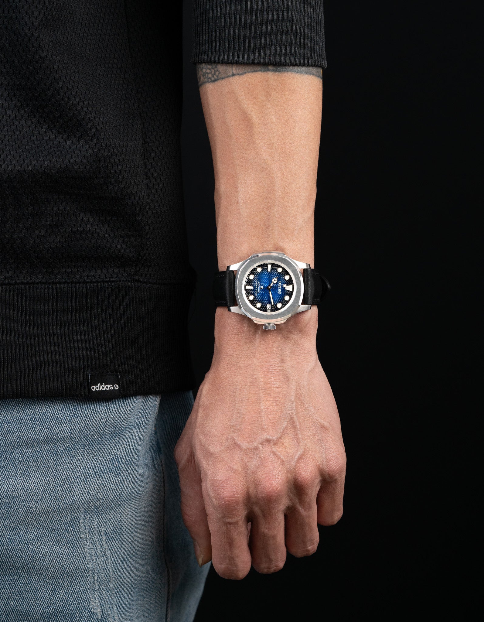 MODEL . 104L - Image 5