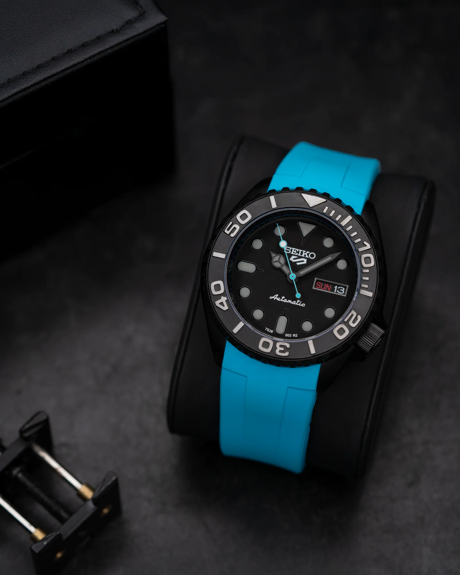 MODEL . 77R - Image 4