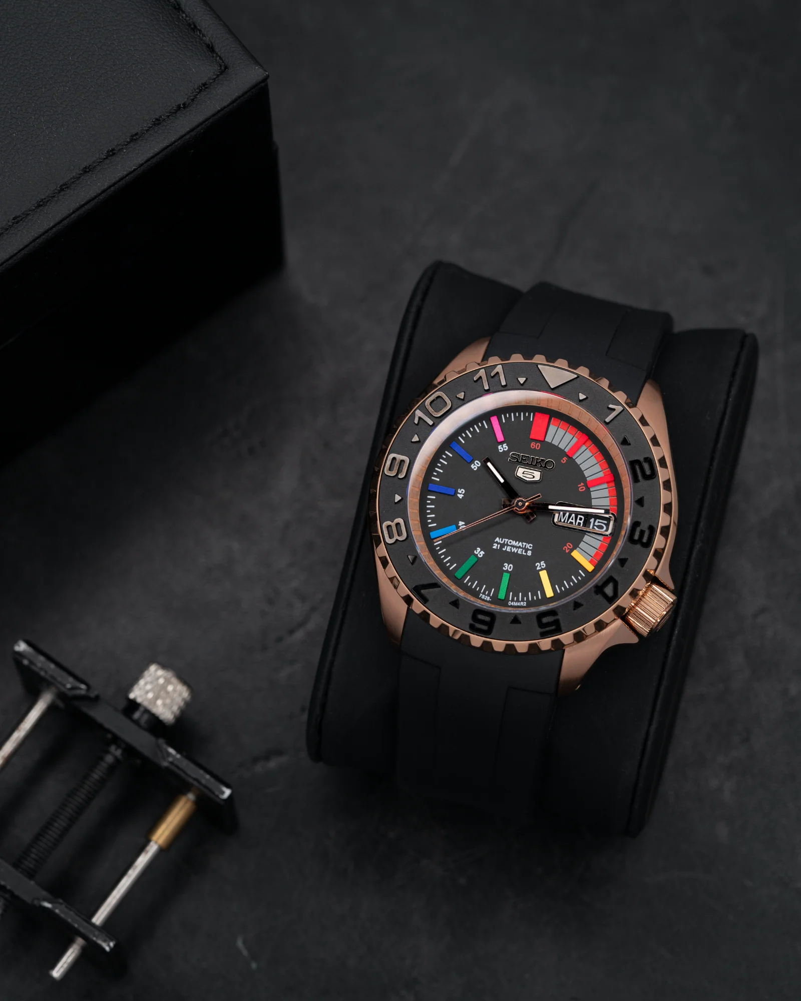 MODEL . 85R - Image 4