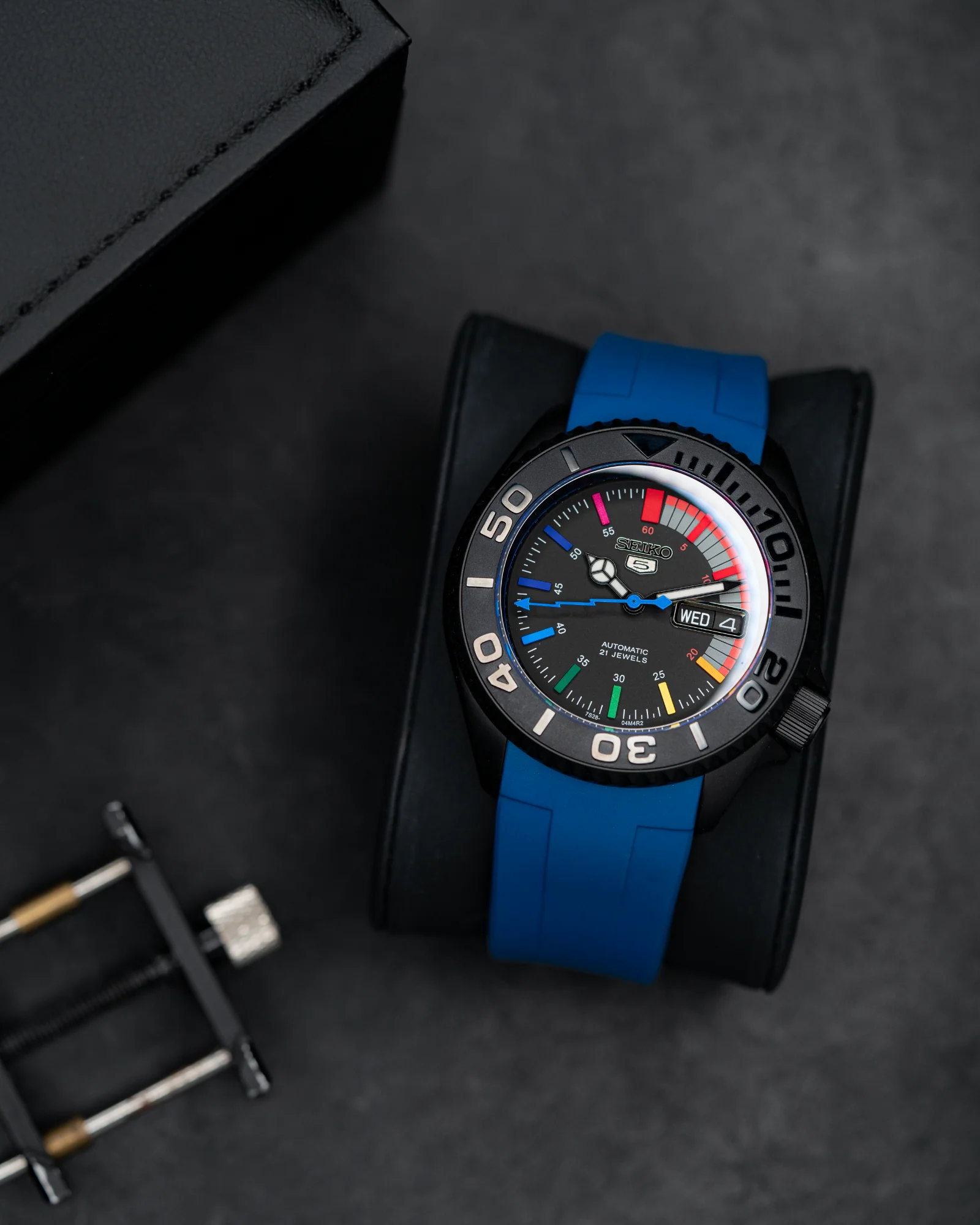 MODEL . 89R - Image 4